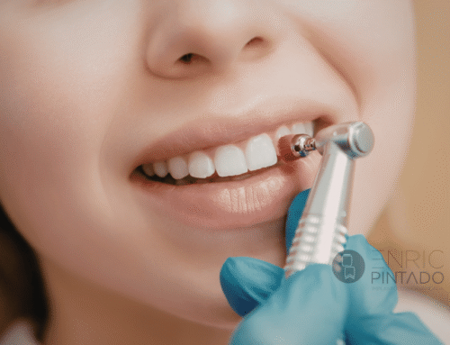 Fístula dental: qué es, por qué aparece y cómo se trata en nuestra clínica dental en Barcelona y Manresa