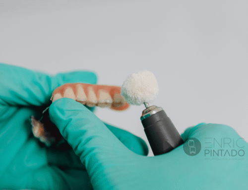 Prótesis provisional sobre implantes: para qué sirve durante el tratamiento